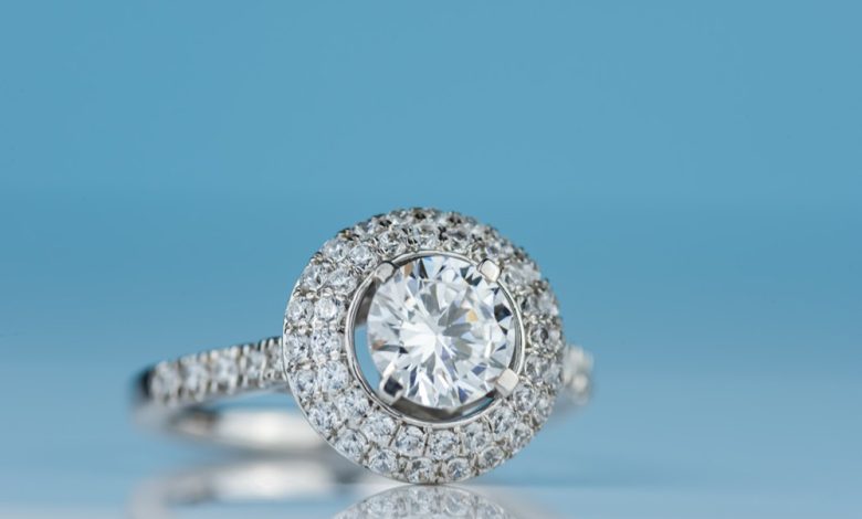 Here's how to choose an engagement ring without making a mistake