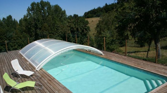 Telescopic swimming pool shelters: discover the different models