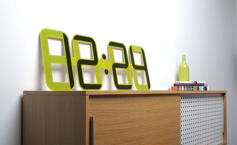 Designer clock or classic clock, which model to choose?