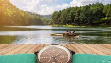 The wooden watch is a light and trendy fashion accessory that respects the planet!