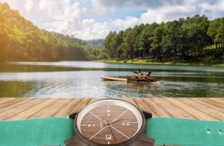 The wooden watch is a light and trendy fashion accessory that respects the planet!