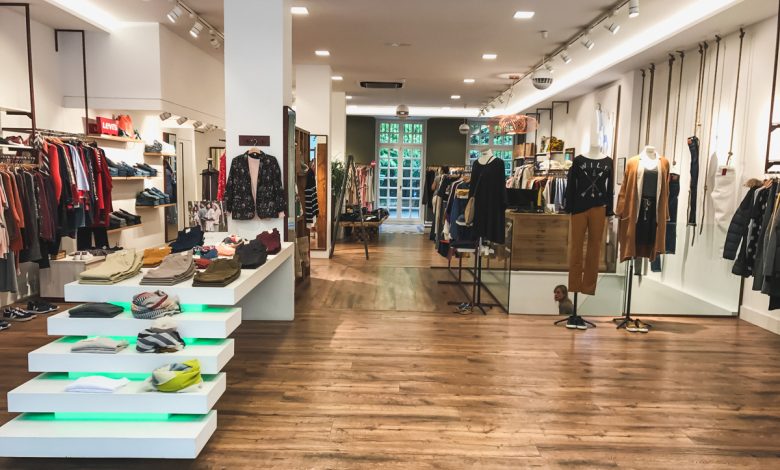 Tips for arranging and decorating a ready-to-wear store